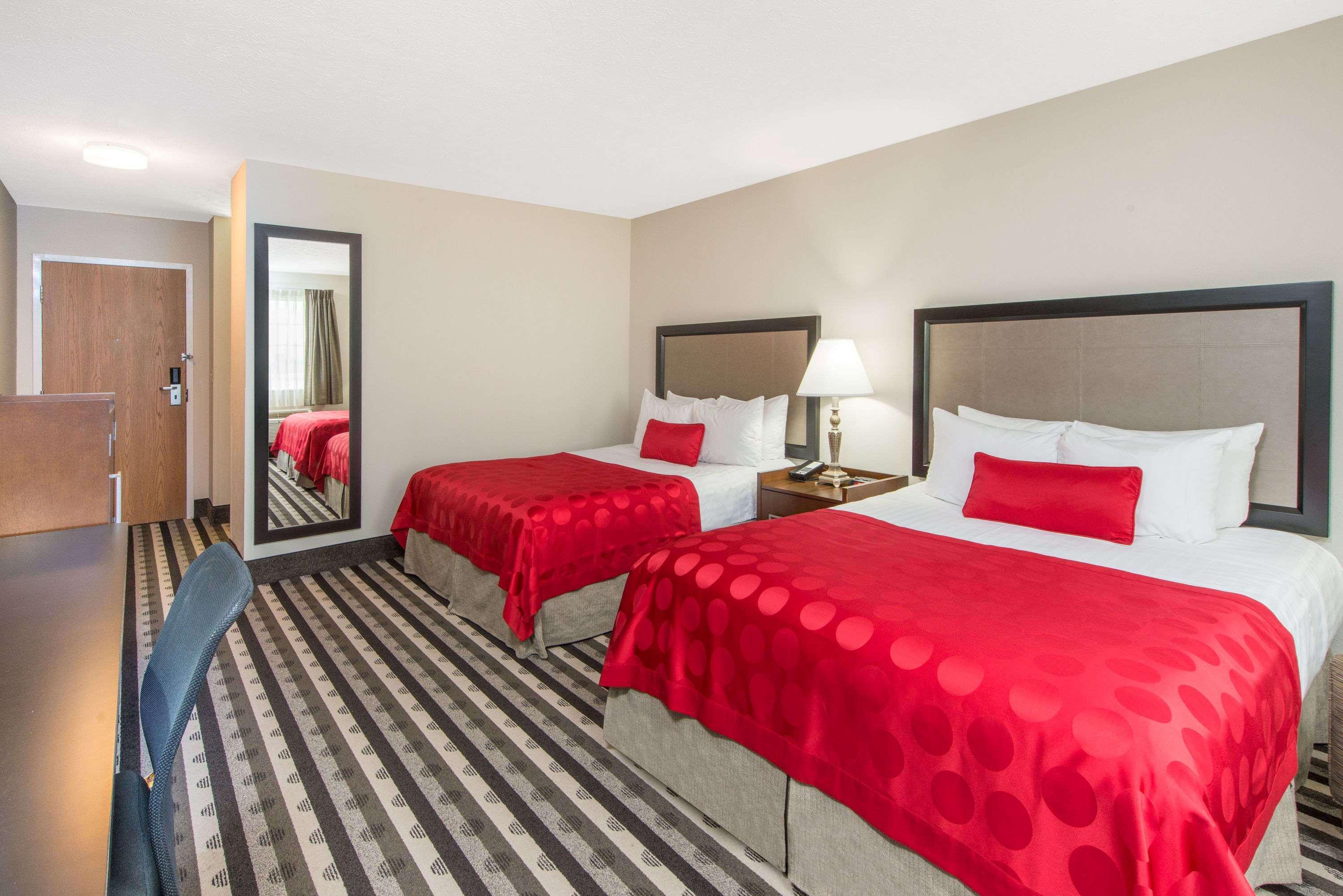 Ramada By Wyndham Springfield North Hotell Exteriör bild