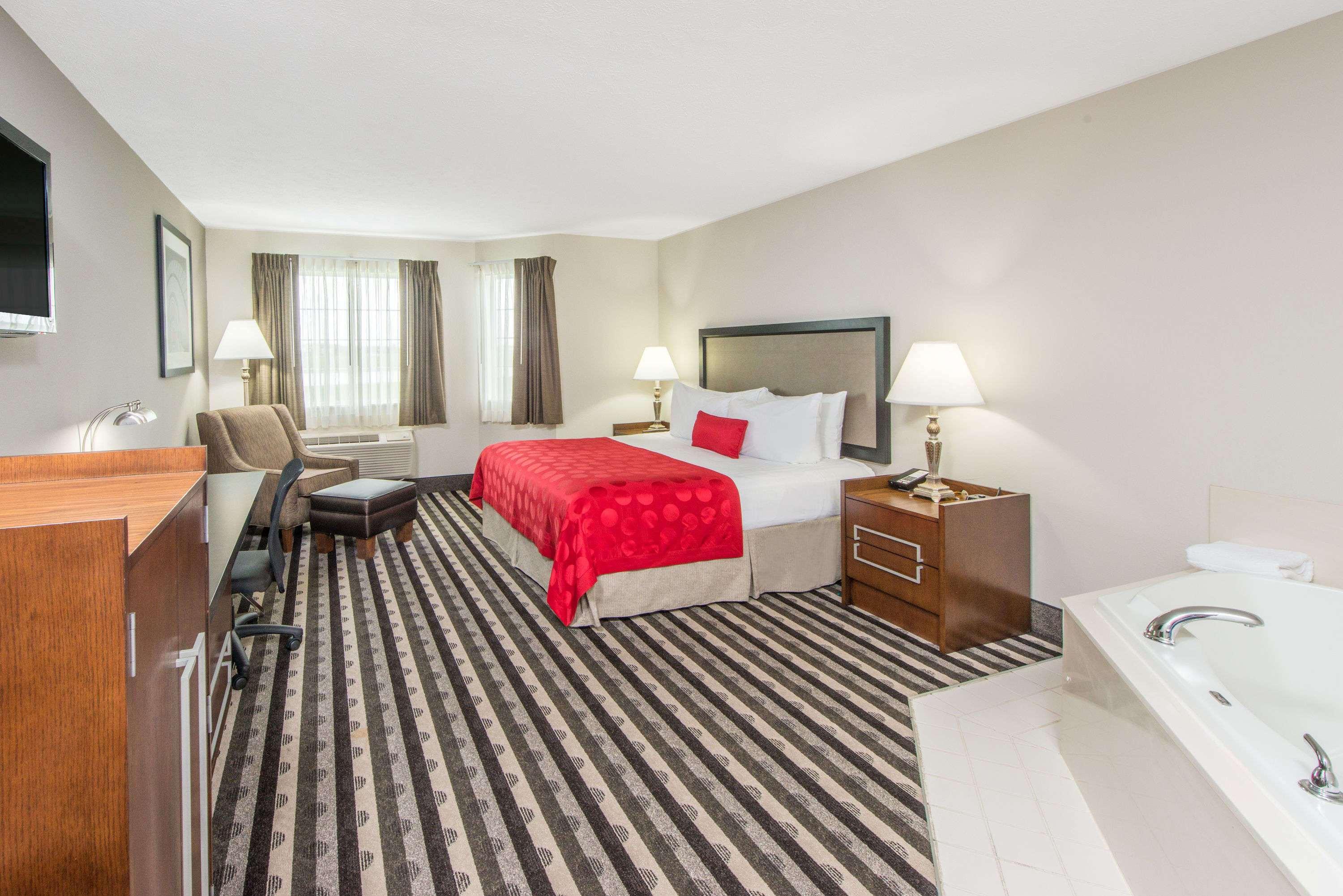 Ramada By Wyndham Springfield North Hotell Exteriör bild
